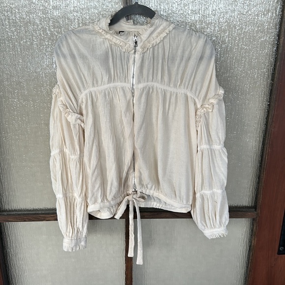 Alexis
Ivory Posey Top
Size M - Picture 8 of 15